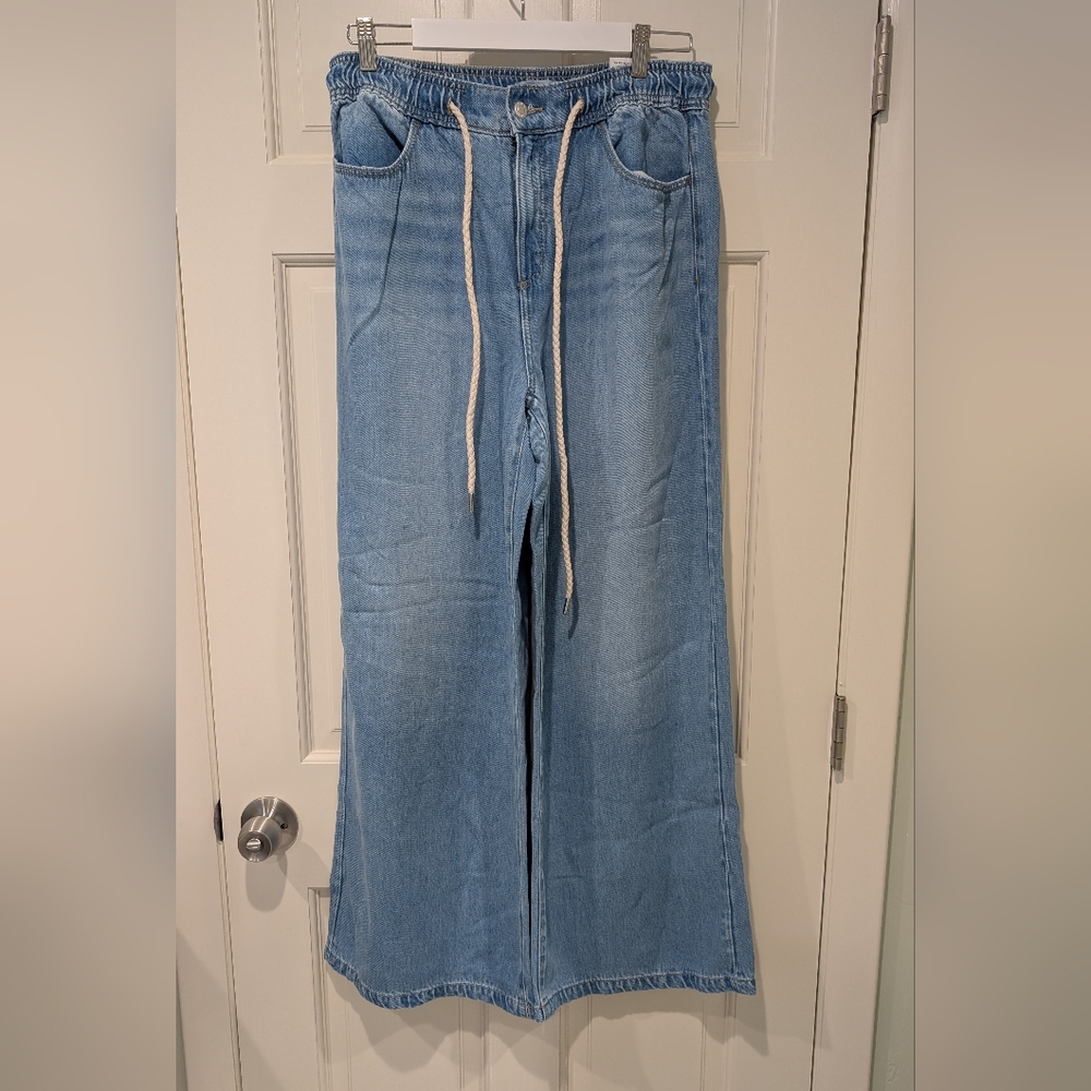 NWT - Light wash, drawstring waist palazzo jeans